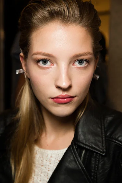 Look 10